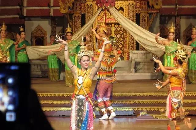 泰国民族舞蹈歌曲 泰国民族舞蹈特点(图2)